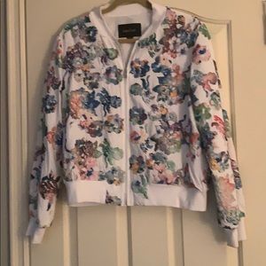 Excellent condition Karen Kane embroidered jacket